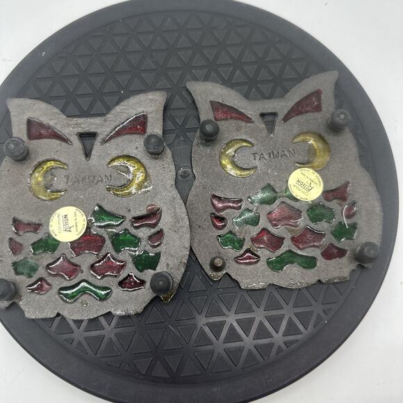 2 Vintage 1970s Cast Iron Colorful Stained Glass Decoration Owl Trivets - Picture 5 of 6